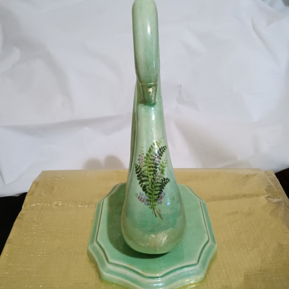 Iridescent green ceramic swan figurine - Picture 7 of 11